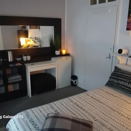 63 John Aird Court Apartment London Bagian luar foto